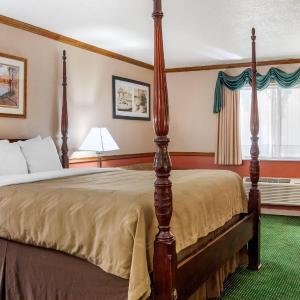 King Suite - Non-Smoking