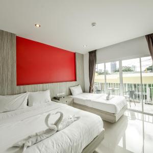 Deluxe Twin Room with Pool View