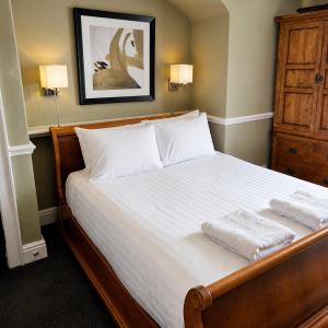 Standard King Room with Garden View - Non-Smoking