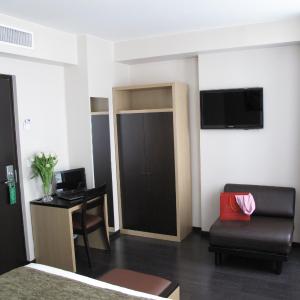  Family Room (4-5 Adults)