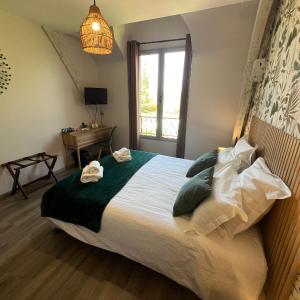 Double Room with Pool View