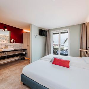 Double or Twin Room with Balcony