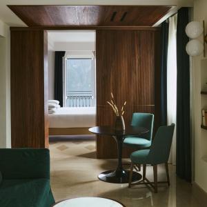 Suite with Lake View