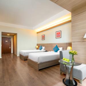 Premier City View Twin with Bathtub