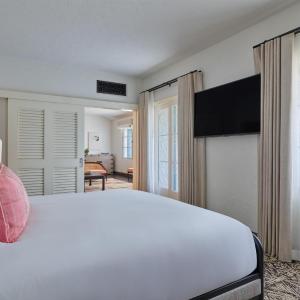 Deluxe King Suite with Ocean View