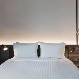 Economy Studio with Queen Bed