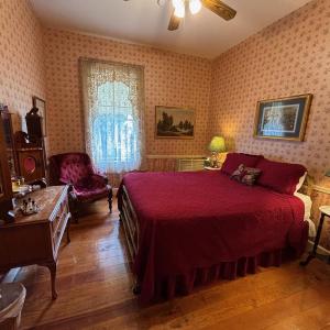 Queen Room with Shared Bathroom