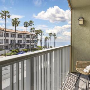 King Room with Partial Ocean View and Balcony - Non-Smoking