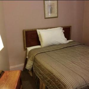 Single Room with Shared Bathroom