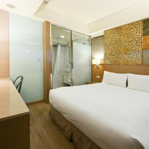 Superior Double Room with Bathtub