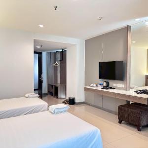 Twin Room with Pool View