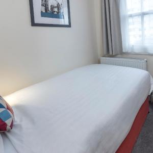 Cozy Single Room - Non-Smoking