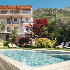 Double Room with Balcony and Lake View