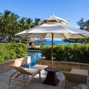 Poolside King Room with Courtyard View(80m², Ground Floor) (Direct lagoon pool access + Welcome fruit + Free minibar per stay + Courtyard garden