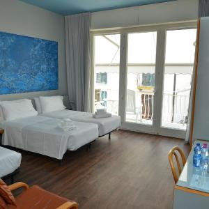 Standard Triple Room with Balcony and City View