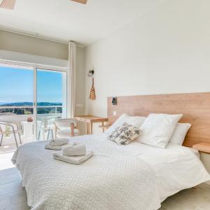 Deluxe Double Room with Balcony and Sea View
