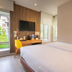 Deluxe Double or Twin Room with Balcony