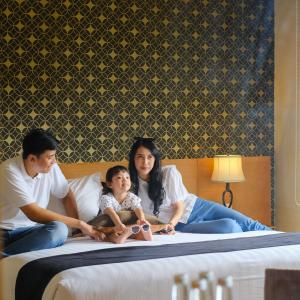 Family Experience Stay with Activities & Animal Feeding