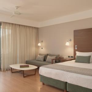 Junior Suite with Golf Course and Mountain View
