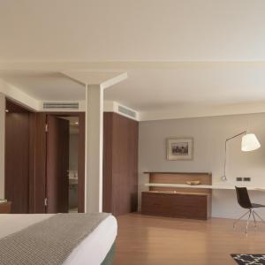 Executive Suite with Golf Course and Mountain View