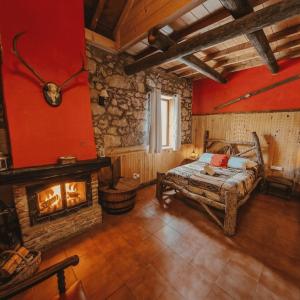 Standard Double Room with Fireplace and Private Bathroom