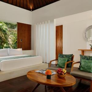 Luxury Pool Villa with One-Time Floating Breakfast
