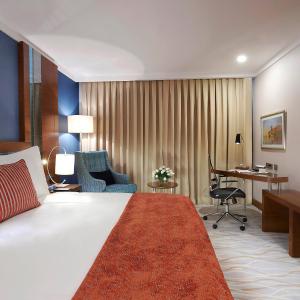 Superior King Room with Mountain View