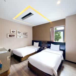 Deluxe Twin Room - With Window