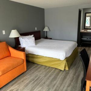 Deluxe Queen Suite