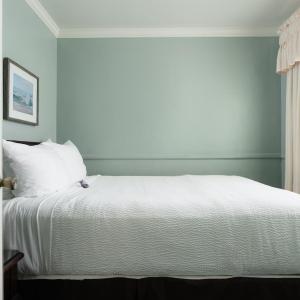Lavender Deluxe Room