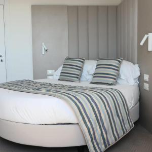 Comfort Queen Room with Sea View - Split Level/Non-Smoking