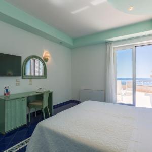 Triple Room with Balcony and Sea View