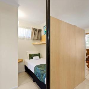 One-bedroom Deluxe – Garden view - queen bed and one single
