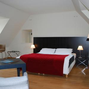 Superior Double Room with Partial Sea View