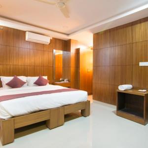 Deluxe Room AC
