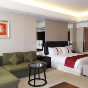 Deluxe Lake View Suite