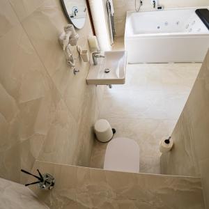 Deluxe Suite with Spa Bath