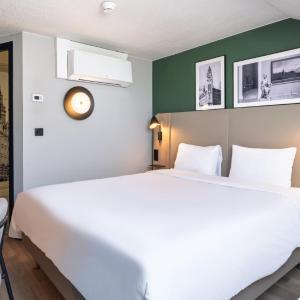 Standard Queen Room with One Junior Bed