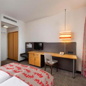 Standard Queen Room