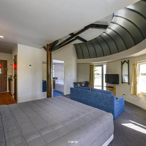  Penthouse Studio