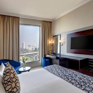 One-Bedroom Apartment with City View