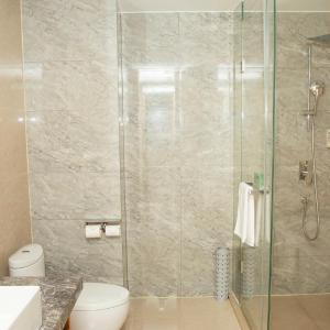One-Bedroom King Suite with Lake View