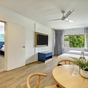 Family Room with One Queen and Two Twin Beds
