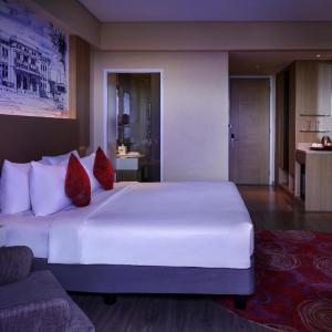 Deluxe Queen Room - Pool Side