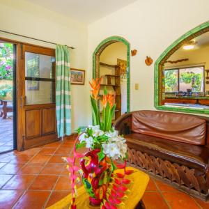 Ground Floor Apartment / Tulipan