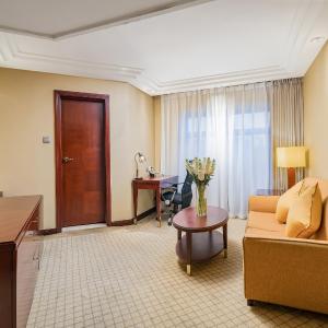 Family Suite with Liangma River View (Private Lounge+Two Bathrooms+Deep Sleep Linens)