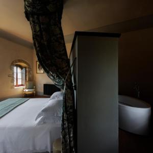 Suite Tower with Jacuzzi
