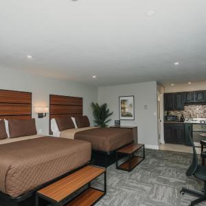 Deluxe Queen Room with Two Queen Beds