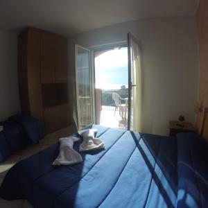 Standard Triple Room with Sea View