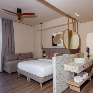  Junior Suite Side Sea View